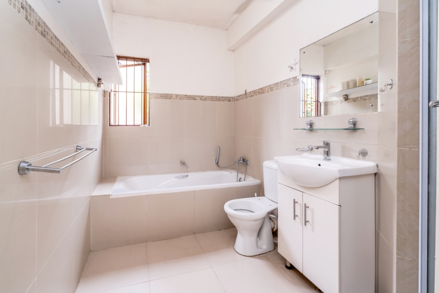 2 Bedroom Property for Sale in Magaliessig Gauteng