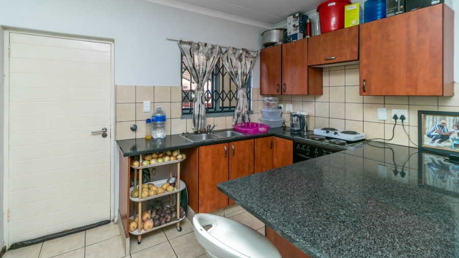 2 Bedroom Property for Sale in Noordwyk Gauteng