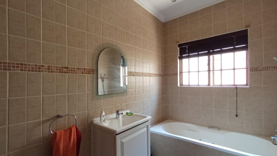 3 Bedroom Property for Sale in Fairland Gauteng