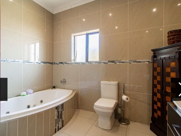 5 Bedroom Property for Sale in Kensington Gauteng