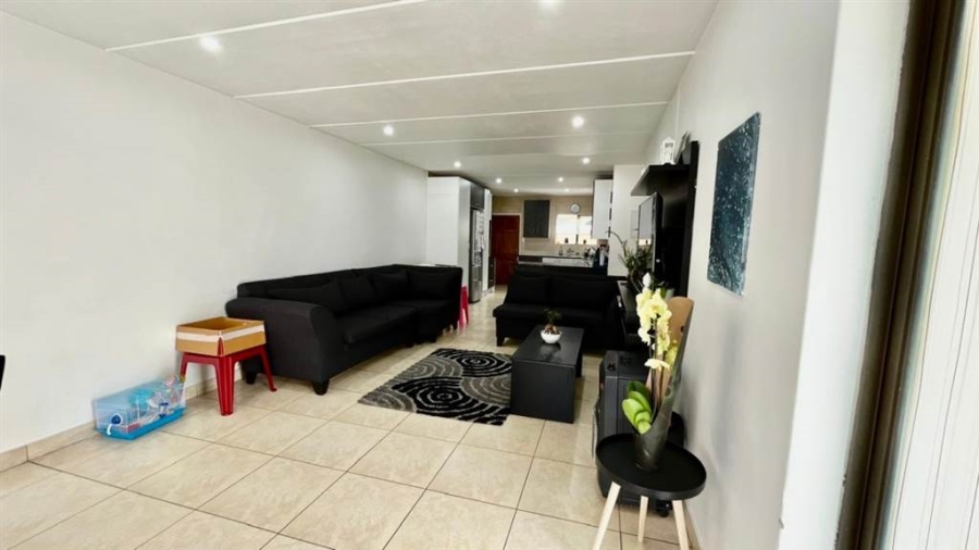 To Let 3 Bedroom Property for Rent in Bassonia Rock Gauteng