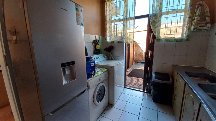 2 Bedroom Property for Sale in Parkrand Gauteng