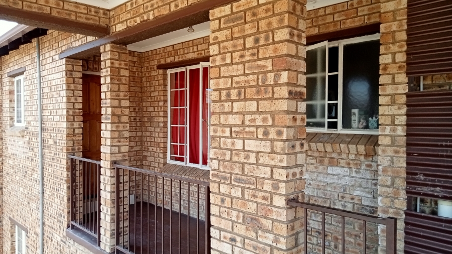 To Let 2 Bedroom Property for Rent in Vorna Valley Gauteng