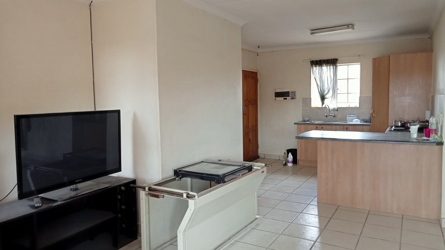 To Let 2 Bedroom Property for Rent in Vorna Valley Gauteng