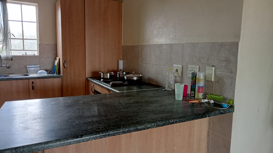 To Let 2 Bedroom Property for Rent in Vorna Valley Gauteng