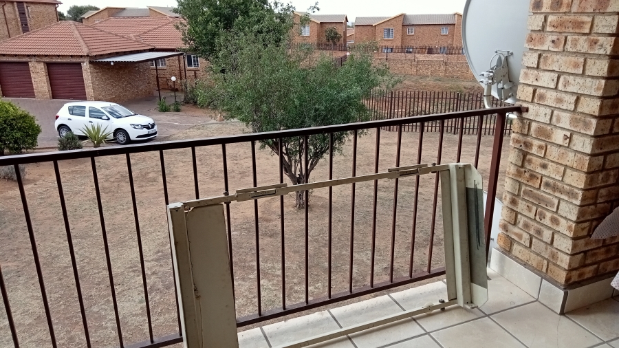 To Let 2 Bedroom Property for Rent in Vorna Valley Gauteng