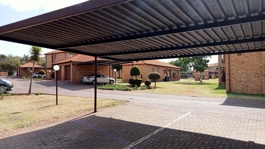 To Let 2 Bedroom Property for Rent in Vorna Valley Gauteng