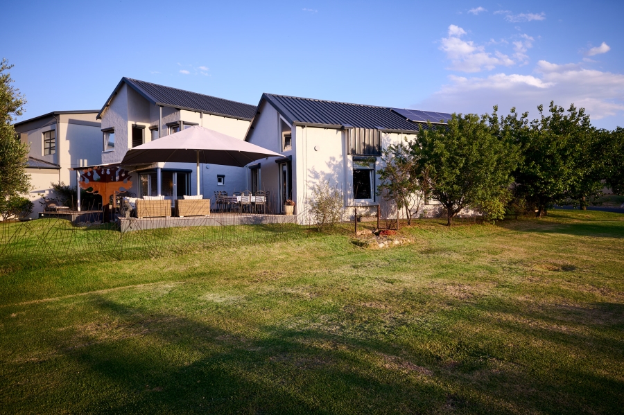 4 Bedroom Property for Sale in Waterfall Country Village Gauteng