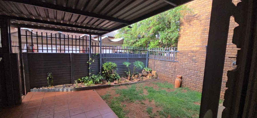 2 Bedroom Property for Sale in Doornpoort Gauteng