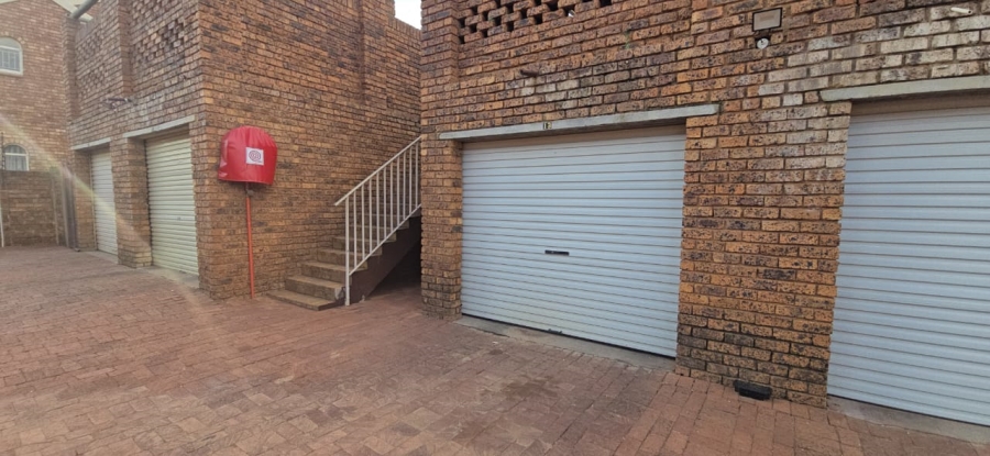 2 Bedroom Property for Sale in Doornpoort Gauteng