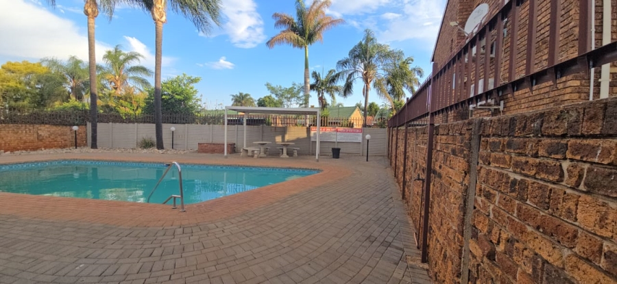 2 Bedroom Property for Sale in Doornpoort Gauteng