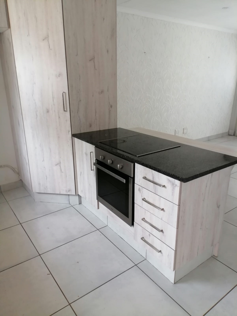 To Let 1 Bedroom Property for Rent in Greenstone Hill Gauteng