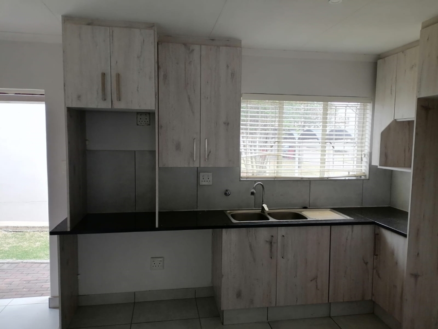 To Let 1 Bedroom Property for Rent in Greenstone Hill Gauteng