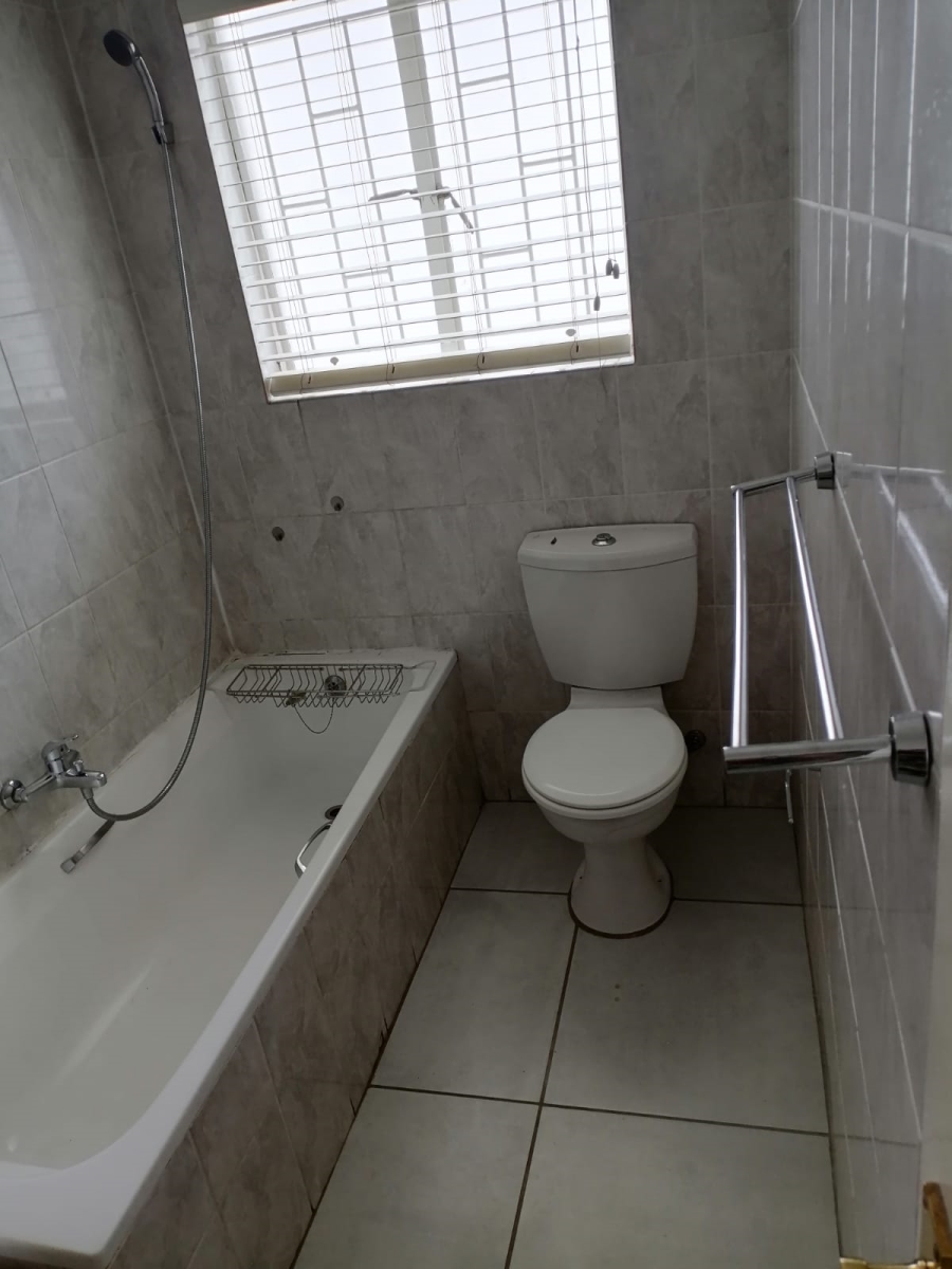 To Let 1 Bedroom Property for Rent in Greenstone Hill Gauteng