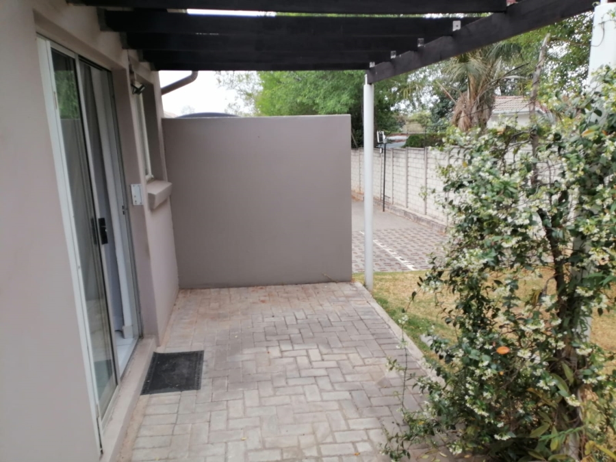 To Let 1 Bedroom Property for Rent in Greenstone Hill Gauteng