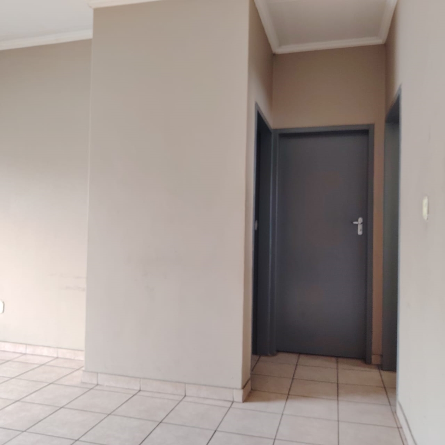 2 Bedroom Property for Sale in Noordwyk Gauteng