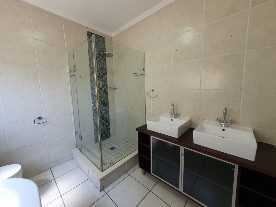 To Let 2 Bedroom Property for Rent in Sunninghill Gauteng