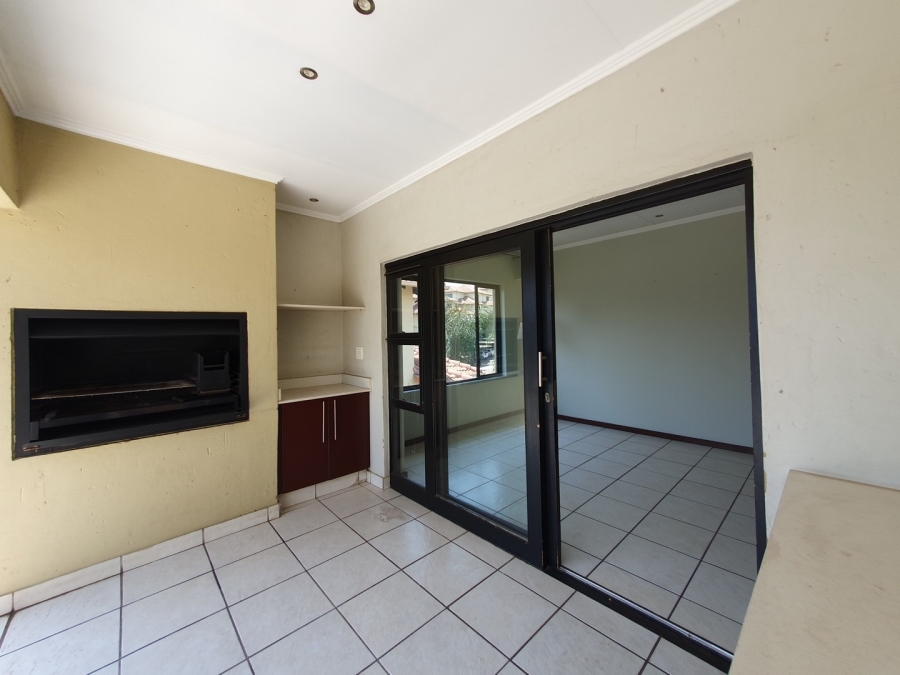 To Let 2 Bedroom Property for Rent in Sunninghill Gauteng