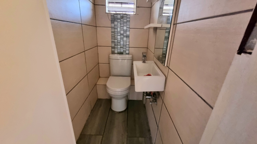 To Let 2 Bedroom Property for Rent in Noordwyk Gauteng