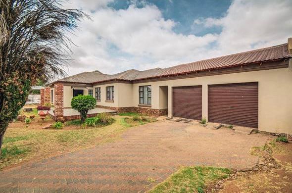 3 Bedroom Property for Sale in Klippoortje Gauteng