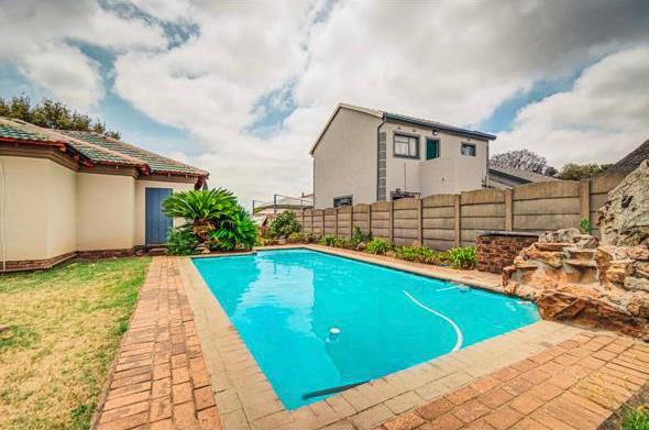 3 Bedroom Property for Sale in Klippoortje Gauteng