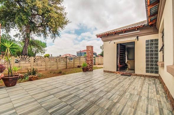 3 Bedroom Property for Sale in Klippoortje Gauteng