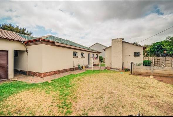 3 Bedroom Property for Sale in Klippoortje Gauteng