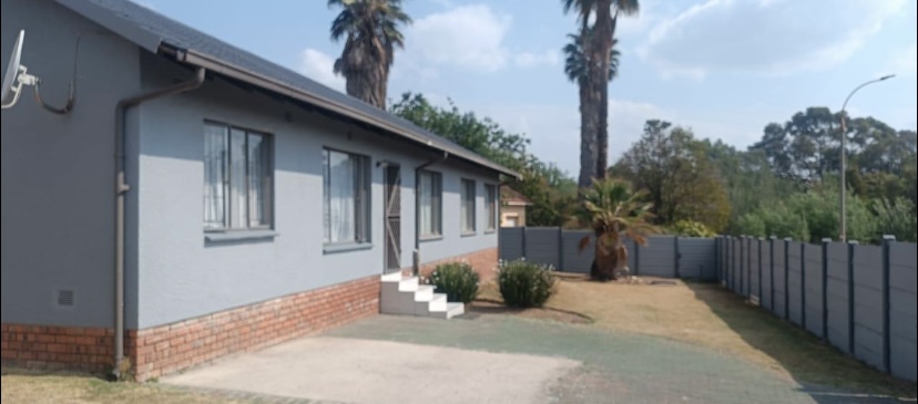 To Let 2 Bedroom Property for Rent in Waterfall Gauteng