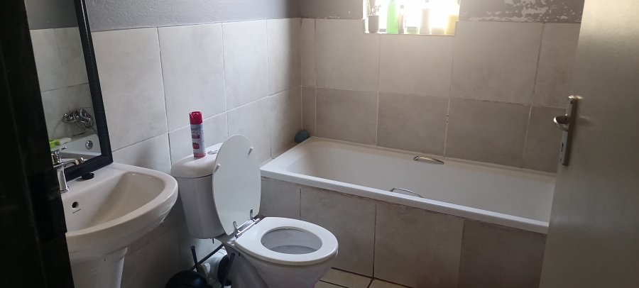 To Let 3 Bedroom Property for Rent in Groblerpark Gauteng