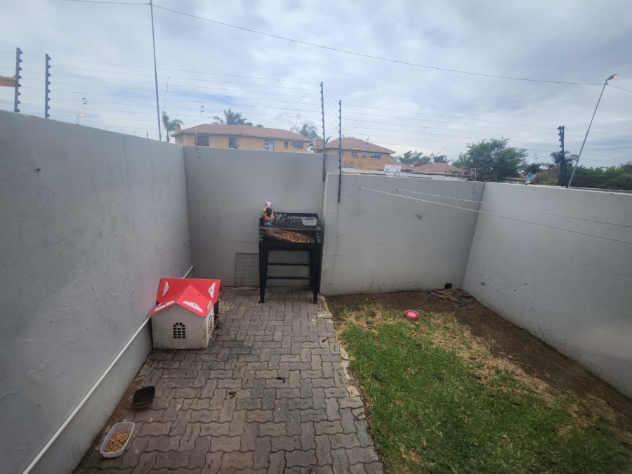 To Let 2 Bedroom Property for Rent in Ravenswood Gauteng