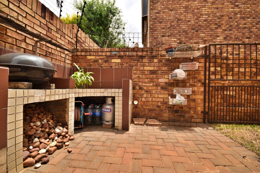 2 Bedroom Property for Sale in Olivedale Gauteng