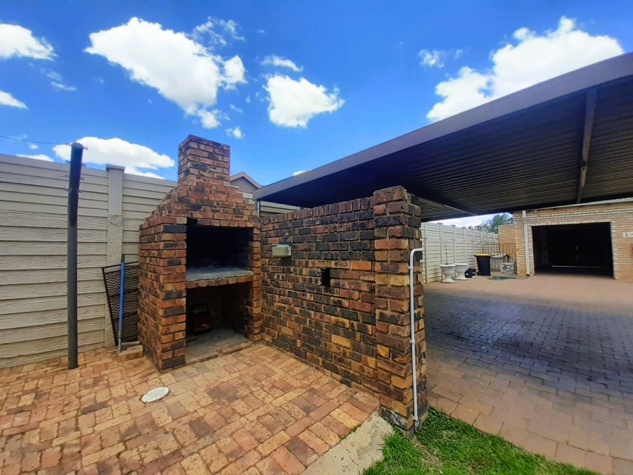 4 Bedroom Property for Sale in Waldrift Gauteng