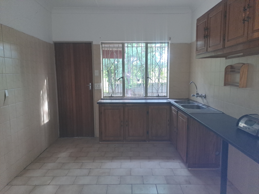 8 Bedroom Property for Sale in Vanwaartshof Gauteng