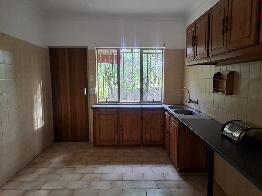 8 Bedroom Property for Sale in Vanwaartshof Gauteng