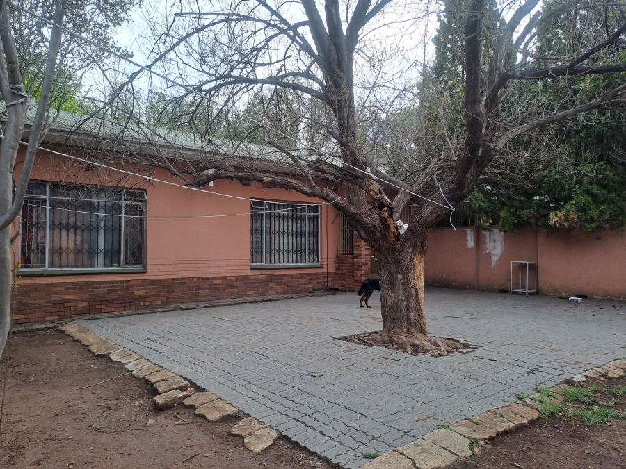 8 Bedroom Property for Sale in Vanwaartshof Gauteng