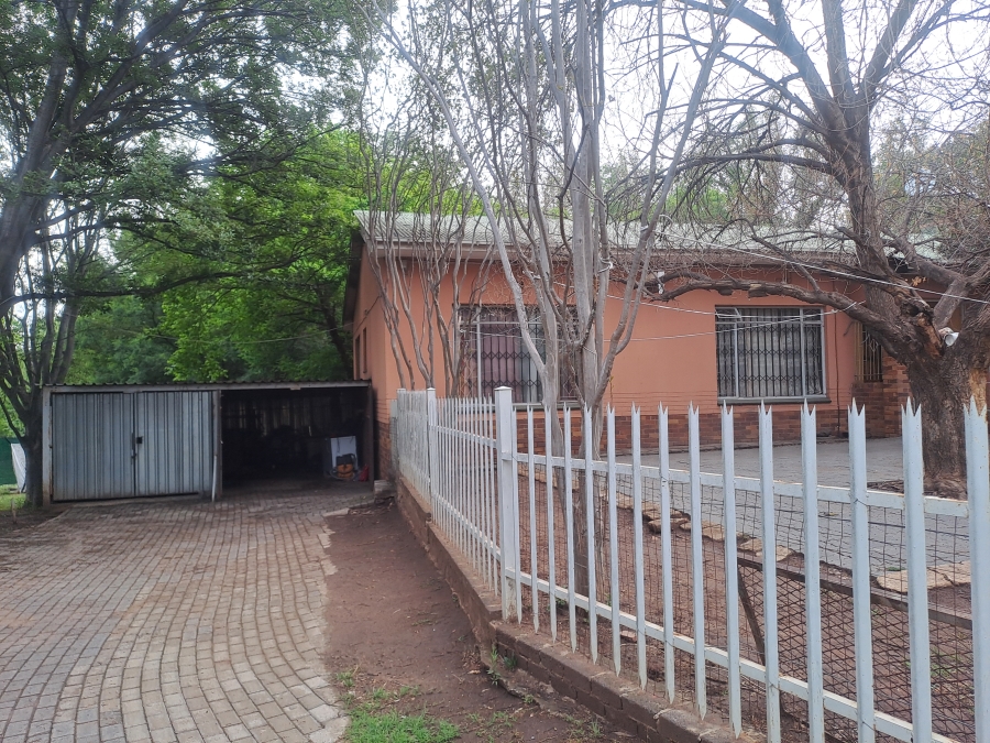 8 Bedroom Property for Sale in Vanwaartshof Gauteng