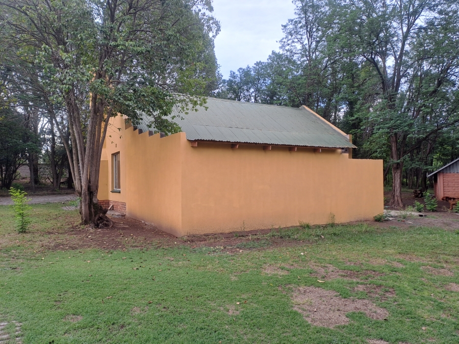 8 Bedroom Property for Sale in Vanwaartshof Gauteng