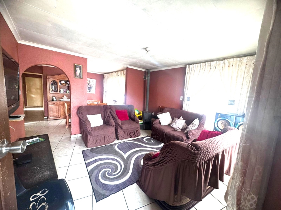 4 Bedroom Property for Sale in Motsu Gauteng