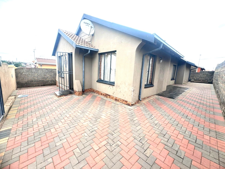 4 Bedroom Property for Sale in Motsu Gauteng