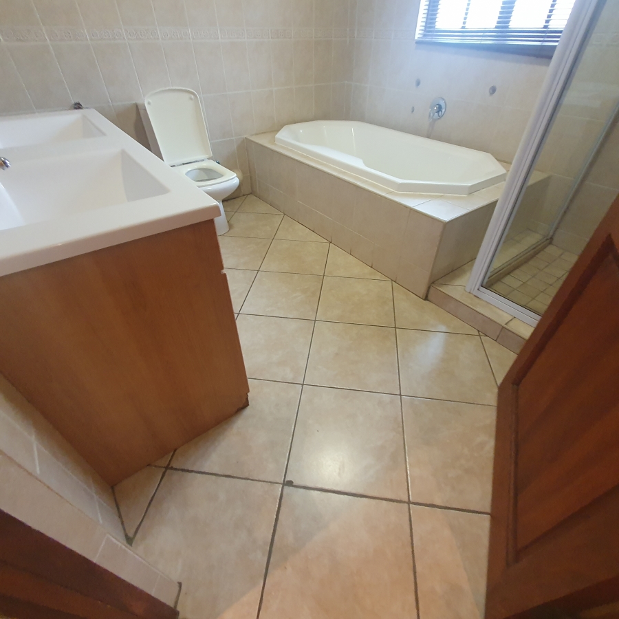 5 Bedroom Property for Sale in Montana Tuine Gauteng