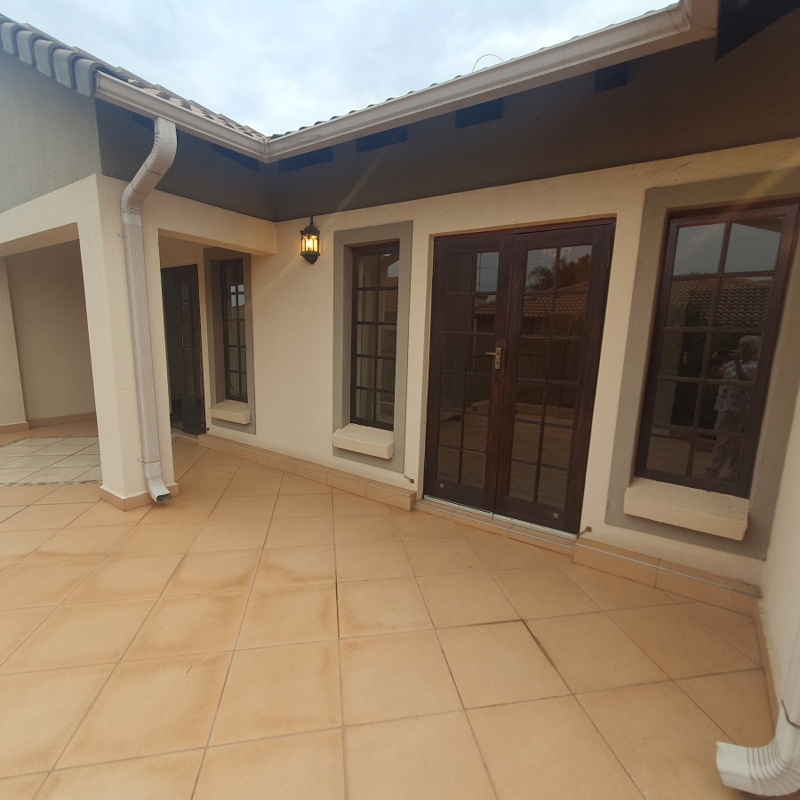 5 Bedroom Property for Sale in Montana Tuine Gauteng