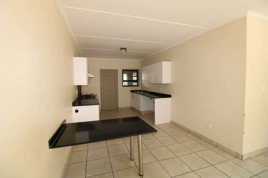 To Let 3 Bedroom Property for Rent in Beverley Gauteng