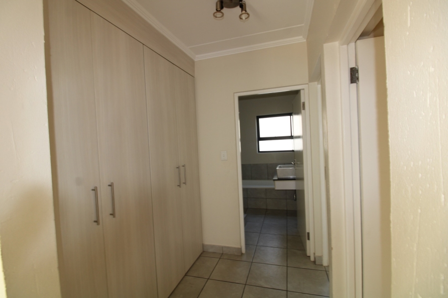 To Let 3 Bedroom Property for Rent in Beverley Gauteng