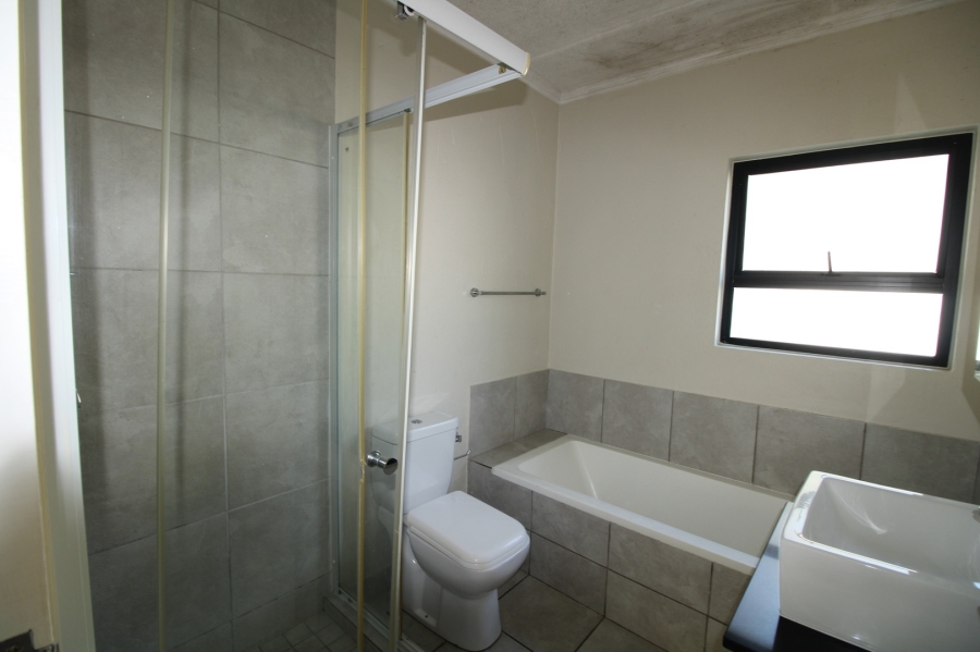 To Let 3 Bedroom Property for Rent in Beverley Gauteng