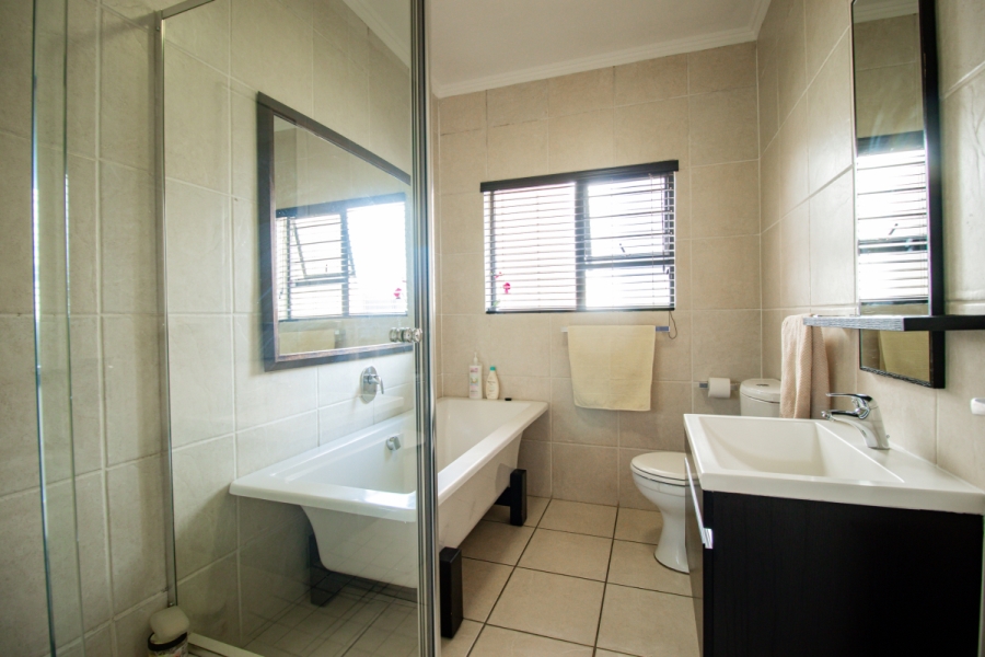 3 Bedroom Property for Sale in Greenstone Gate Gauteng