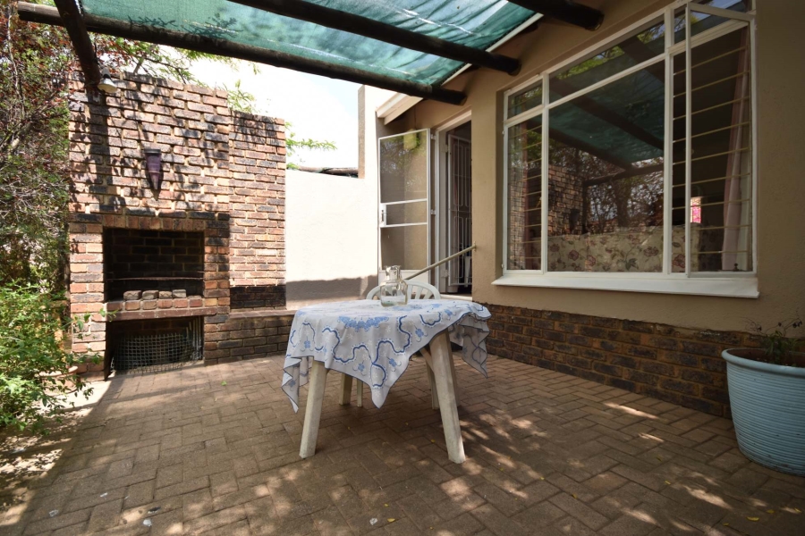 2 Bedroom Property for Sale in Sonneglans Gauteng