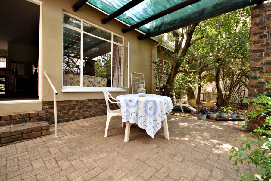 2 Bedroom Property for Sale in Sonneglans Gauteng