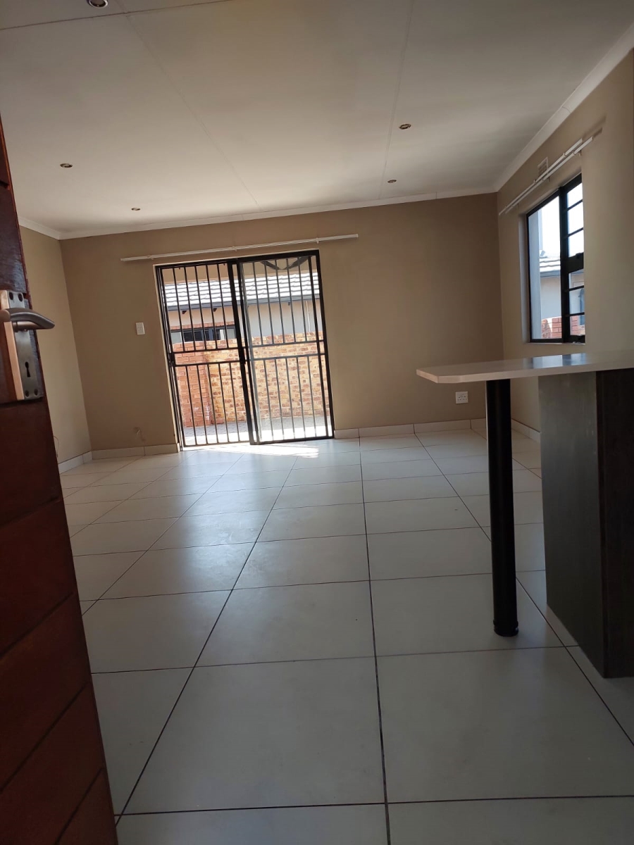 3 Bedroom Property for Sale in Clayville Gauteng