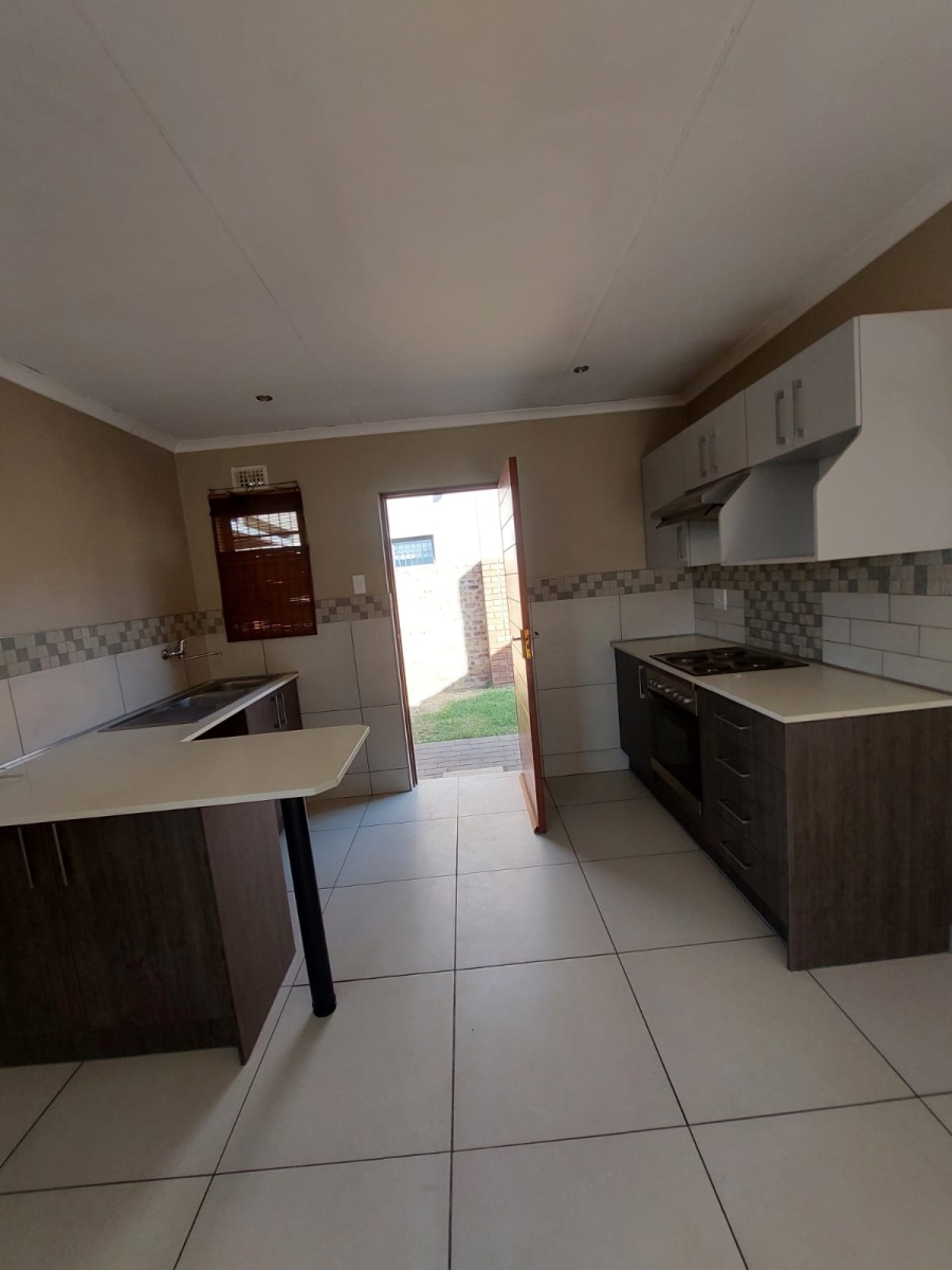 3 Bedroom Property for Sale in Clayville Gauteng