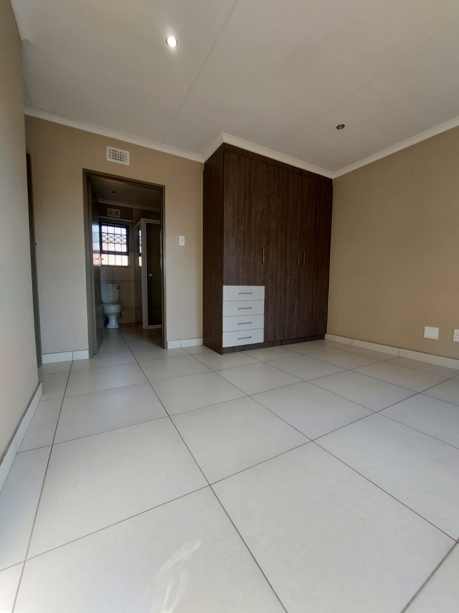 3 Bedroom Property for Sale in Clayville Gauteng